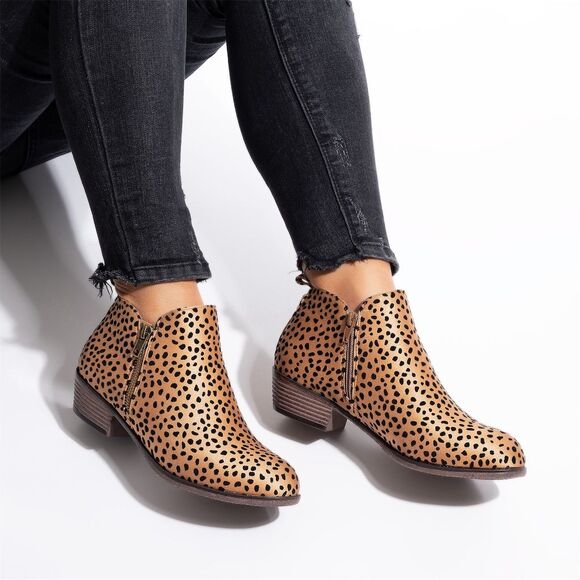 Pierre Dumas Shoes - Women's Animal Print Almond Toe Ankle Boots Size 7